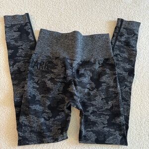 Gymshark Camouflage Leggings - Gray and Black